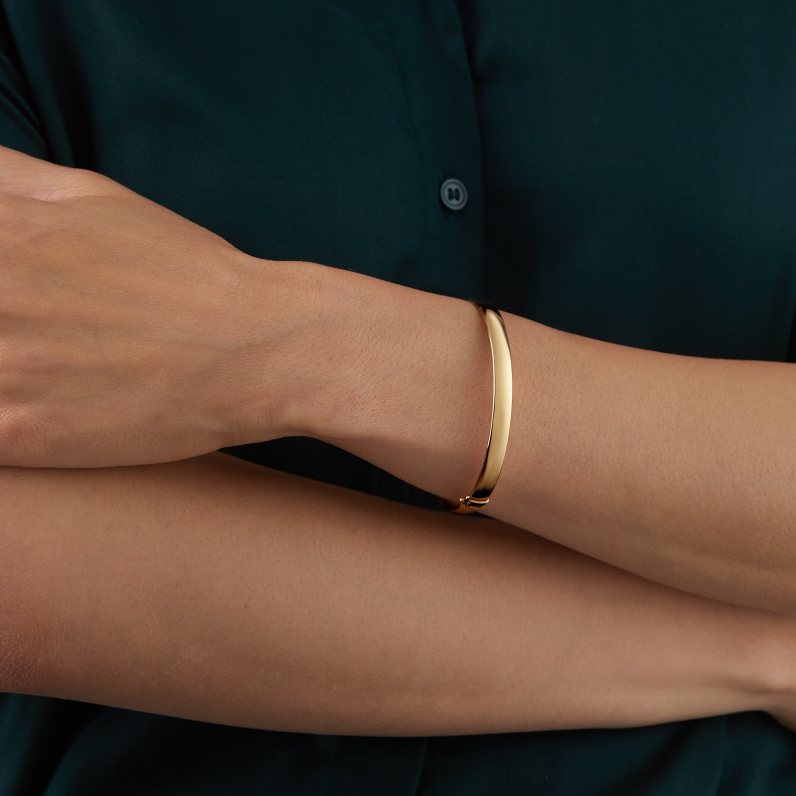 Goldsmiths 9ct Yellow Gold Hollow Wide Flat Bangle Goldsmiths 9ct Yellow Gold Hollow Wide Flat Bangle