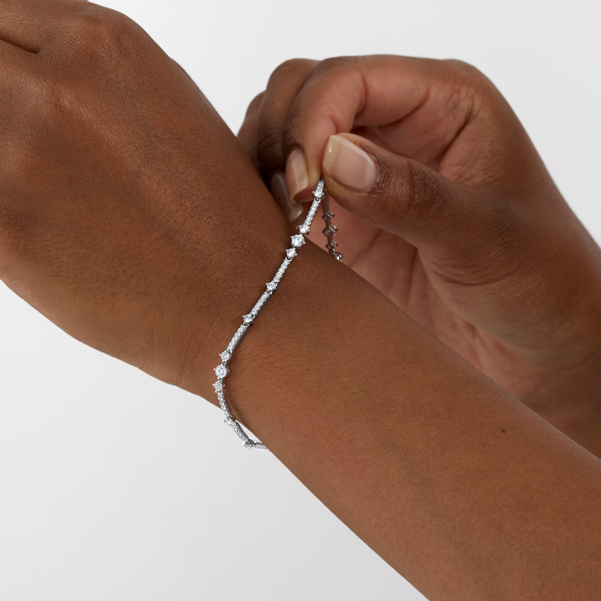 Goldsmiths 18ct White Gold 2.00cttw Diamond Linear Line Bracelet Goldsmiths 18ct White Gold 2.00cttw Diamond Linear Line Bracelet