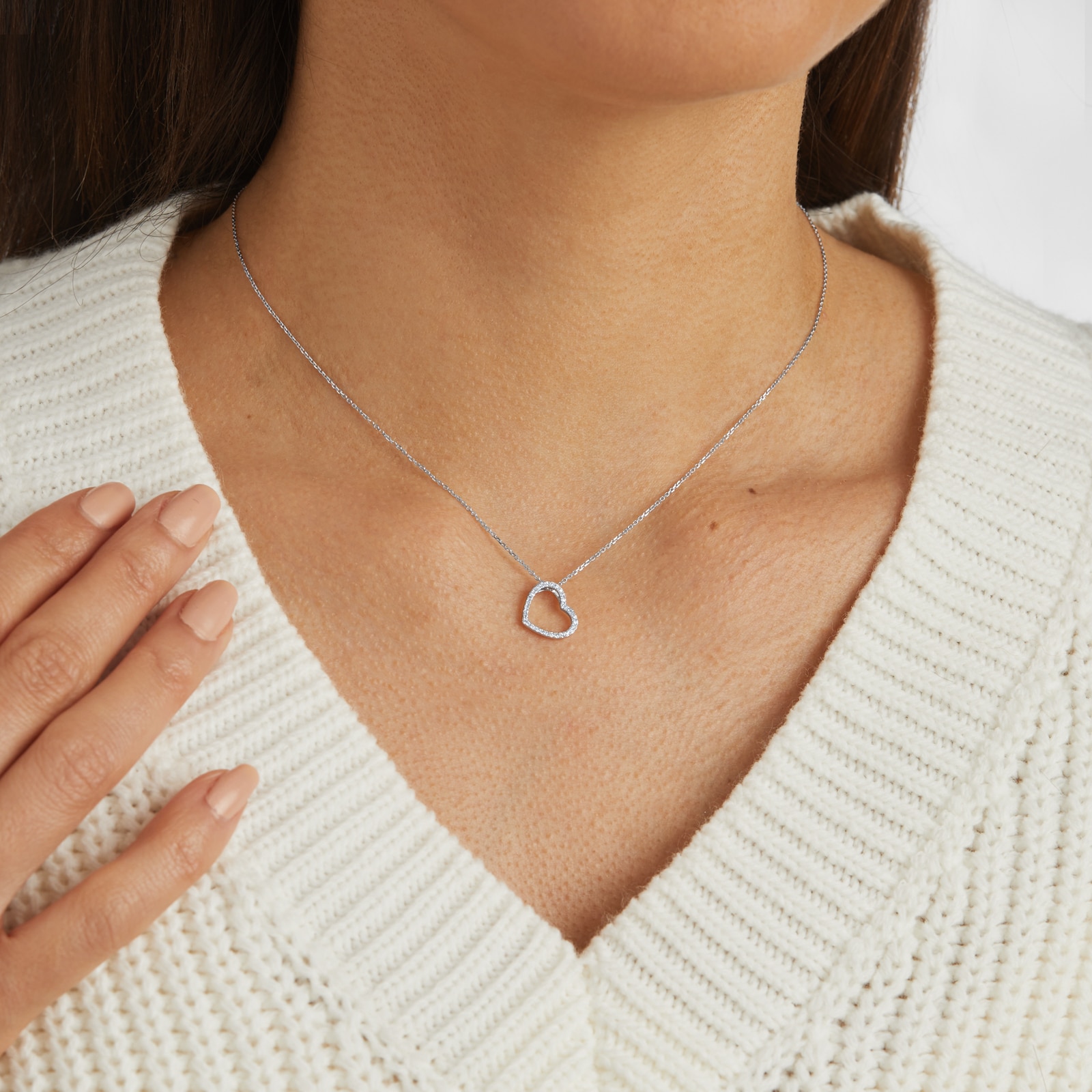 Goldsmiths 9ct White Gold 0.10cttw Diamond Heart Pendant Goldsmiths 9ct White Gold 0.10cttw Diamond Heart Pendant