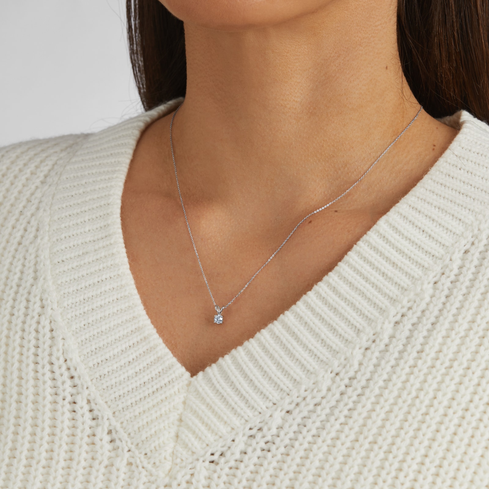 Goldsmiths 9ct White Gold 0.25cttw Diamond Solitaire Pendant Goldsmiths 9ct White Gold 0.25cttw Diamond Solitaire Pendant