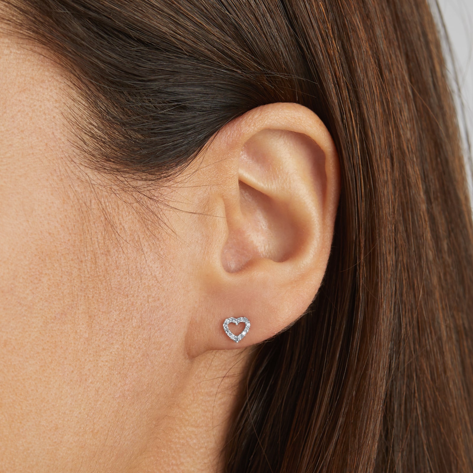 Goldsmiths 9ct White Gold 0.12cttw Diamond Heart Stud Earrings Goldsmiths 9ct White Gold 0.12cttw Diamond Heart Stud Earrings